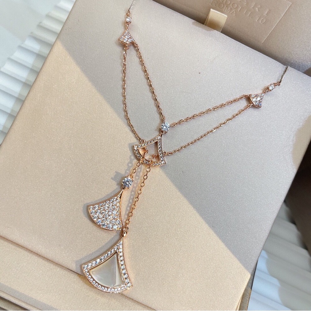 Elegant Rose Gold Necklace with Crystal Accents - Picture 2 of 5